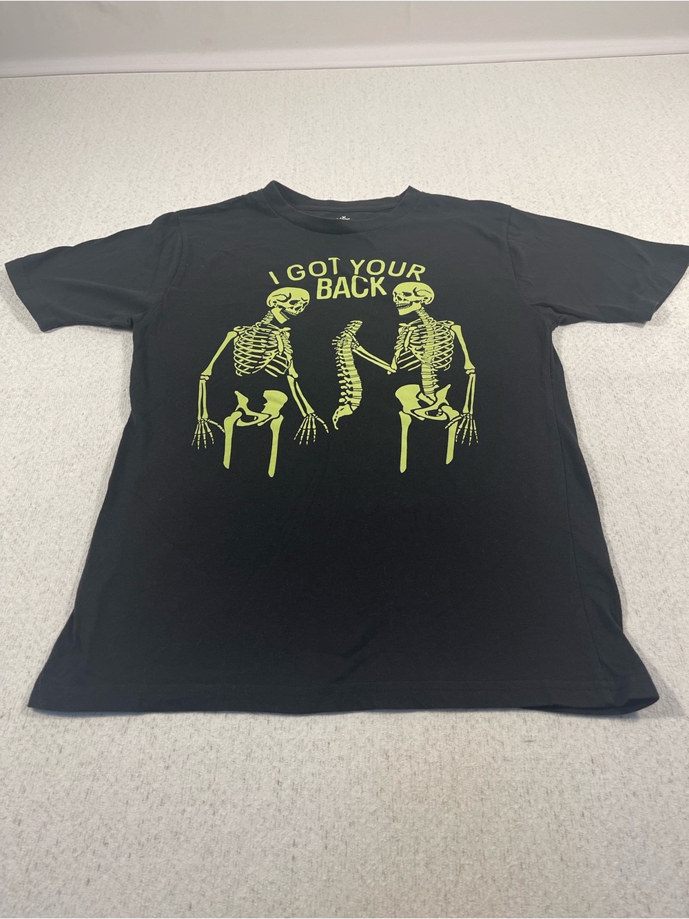Halloween Humor T Shirt/Small/Skeleton’s Got Your Back. SKU#0630